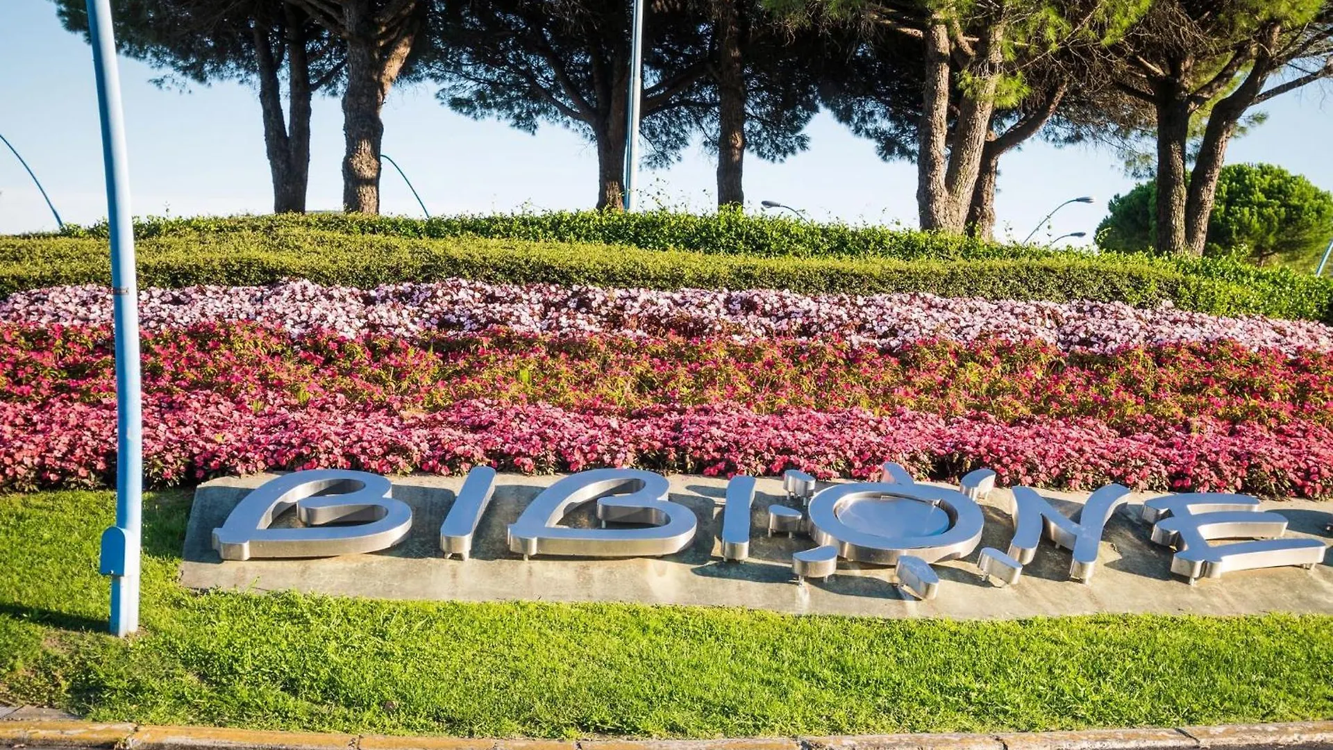 Charmimg Villa 500M From The Beach - Beahost Bibione 0*,  Italy